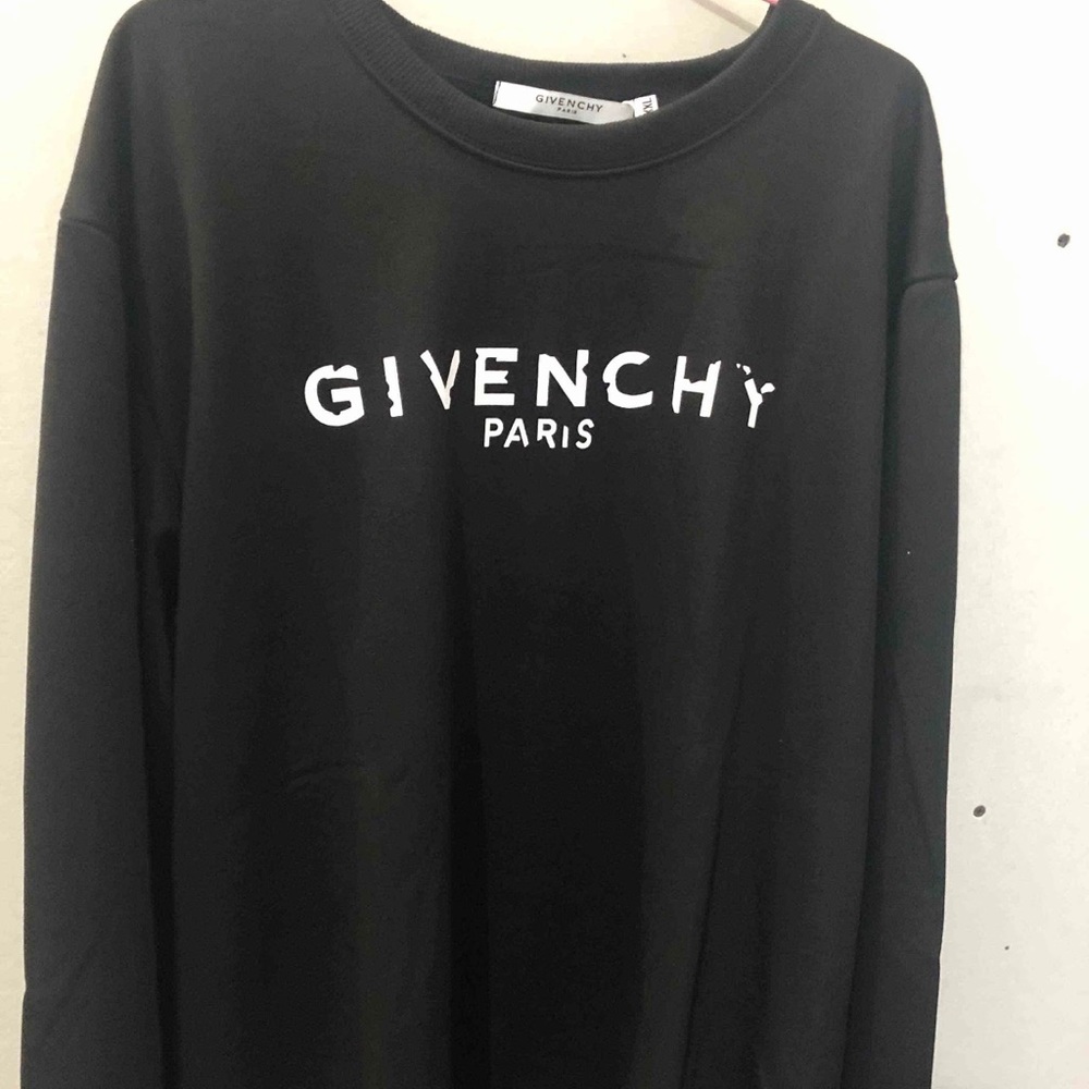 Worn once. Excellent sweatshirt